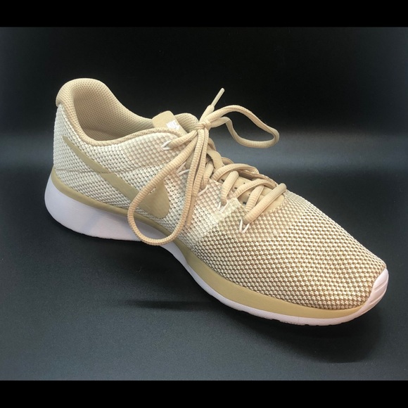 NEW Nike Women’s “Tanjun Racer” - Picture 2 of 8